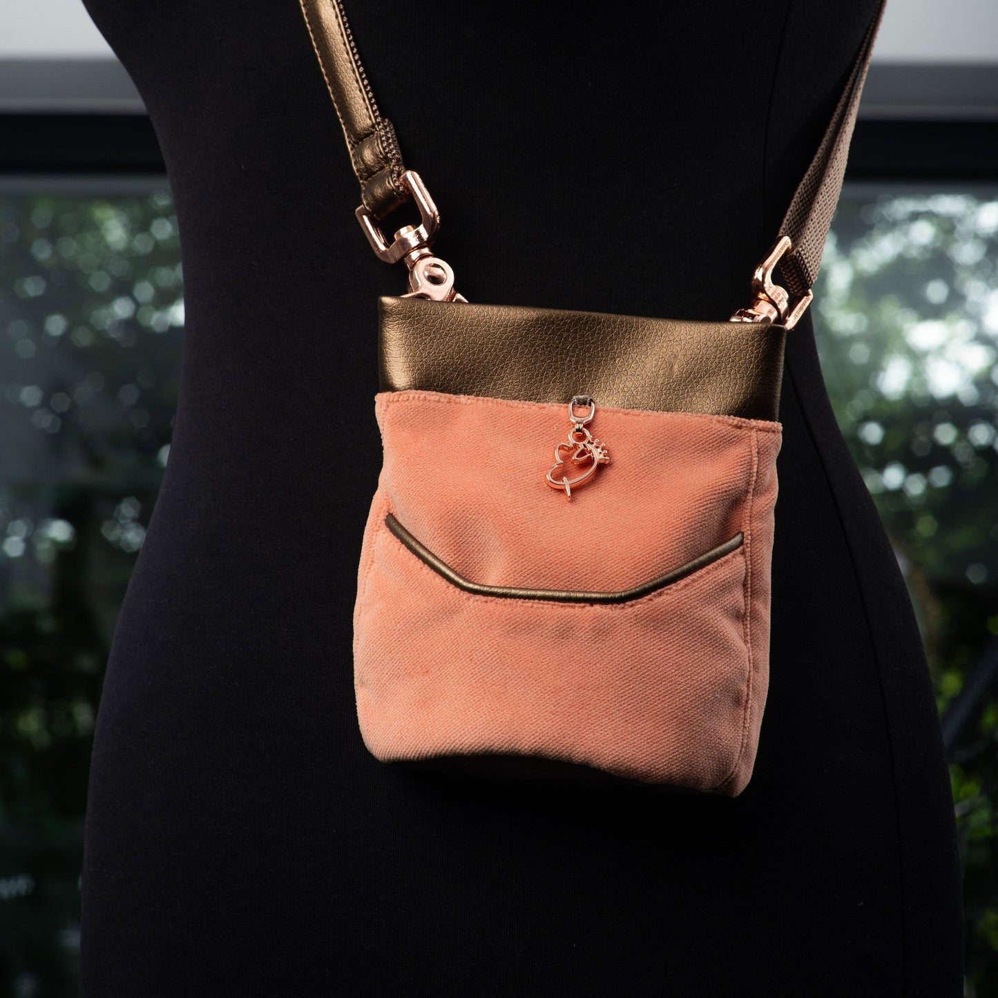 Queen Bag S apricot/ metallic braun